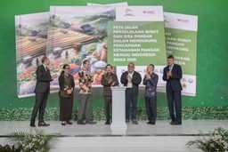 Stakeholders on stage at the Green Economy Expo in Indonesia